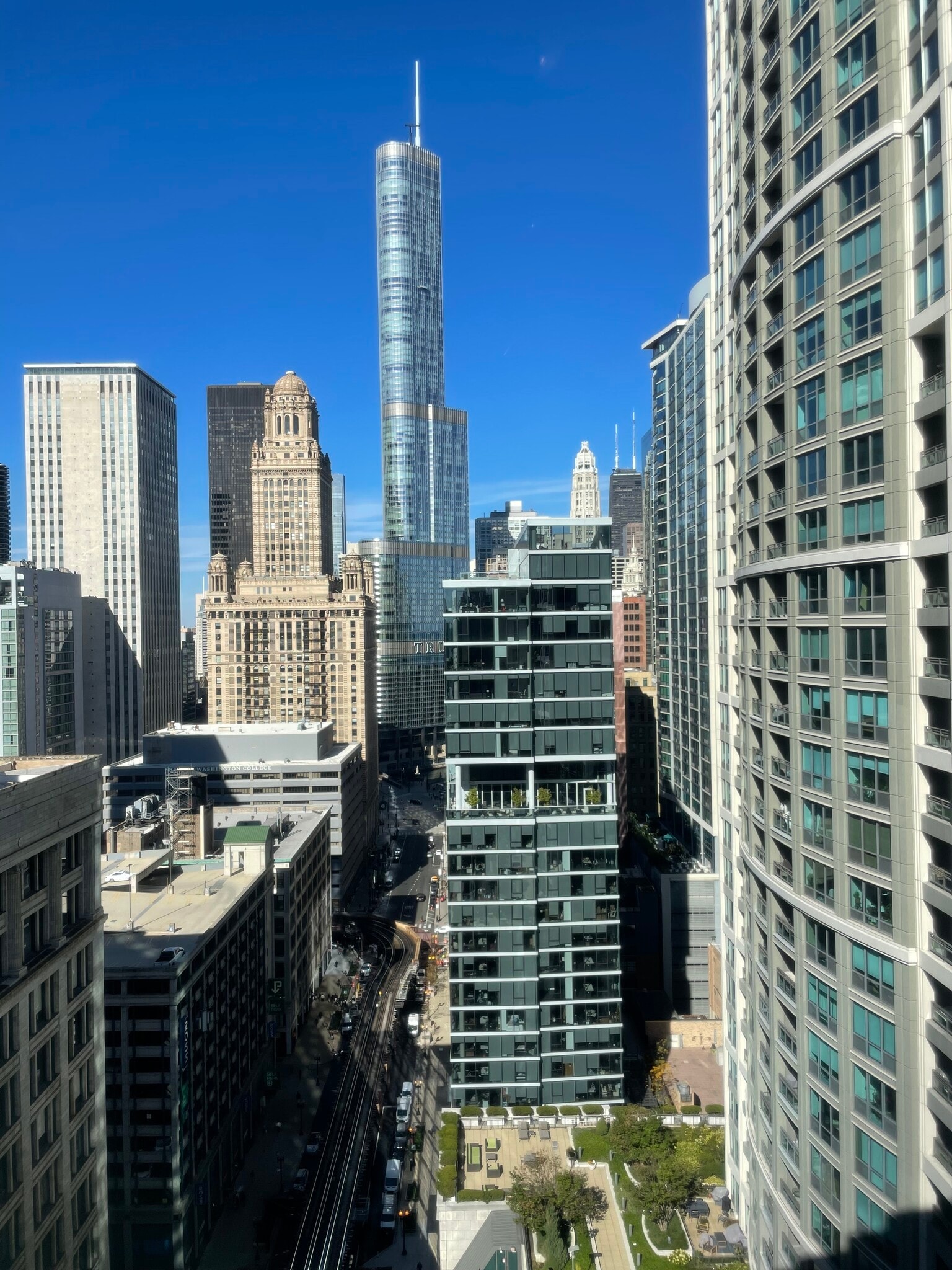 111 N Wabash Ave, Chicago, IL à louer Aérien– Image 1 sur 15