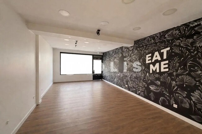 Plus de détails pour Local commercial à vendre