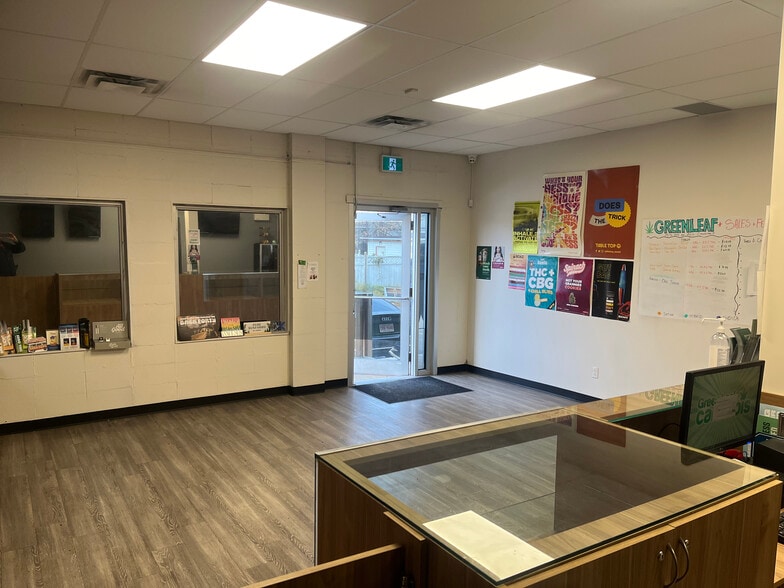 12046 Fort Rd NW, Edmonton, AB à louer - Photo intérieure – Image 3 sur 36