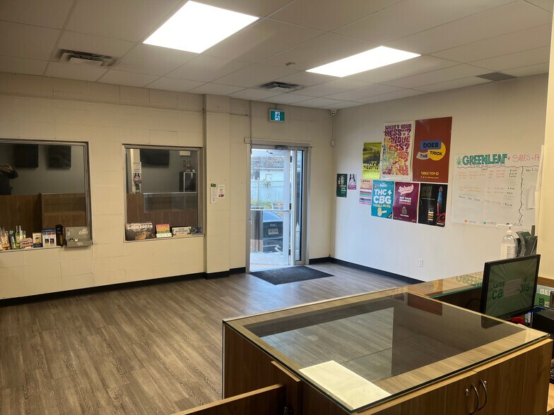 12046 Fort Rd NW, Edmonton, AB à louer - Photo intérieure – Image 3 sur 36