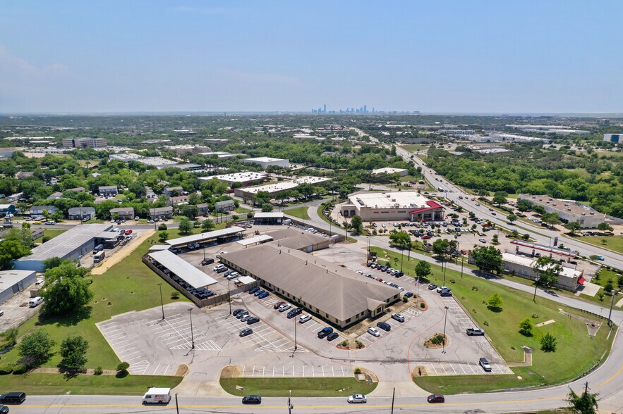 1505 Ferguson Ln, Austin, TX à vendre - Photo de l’immeuble – Image 1 sur 20