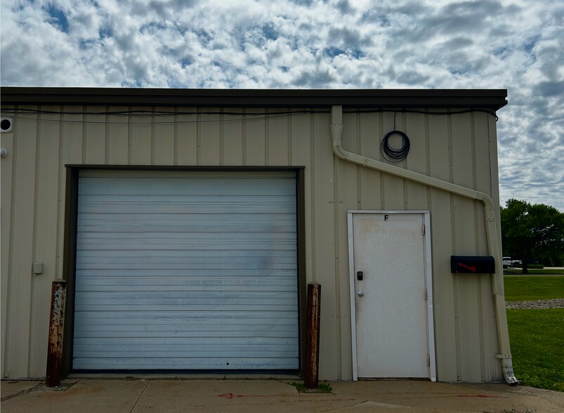 1624 Commerce Pky, Bloomington, IL à louer - Photo de l’immeuble – Image 3 sur 10