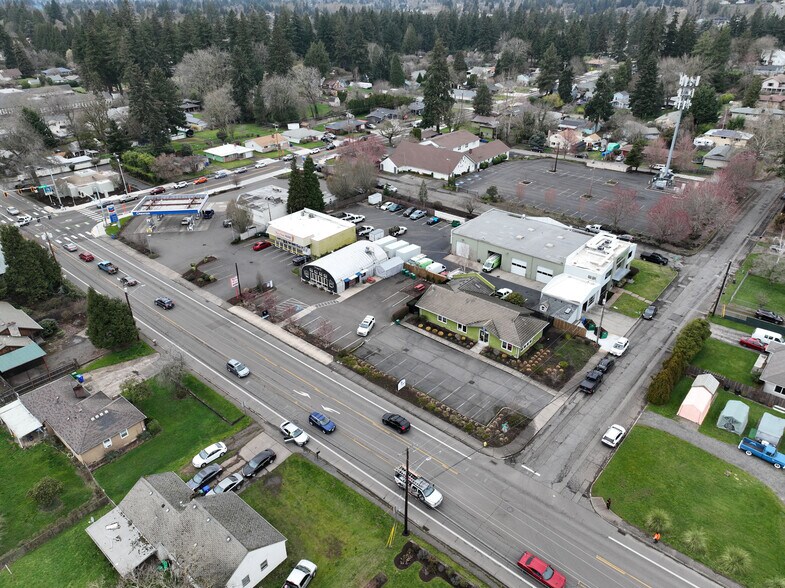 6323 SE King Rd, Milwaukie, OR à vendre - Photo de l’immeuble – Image 3 sur 16