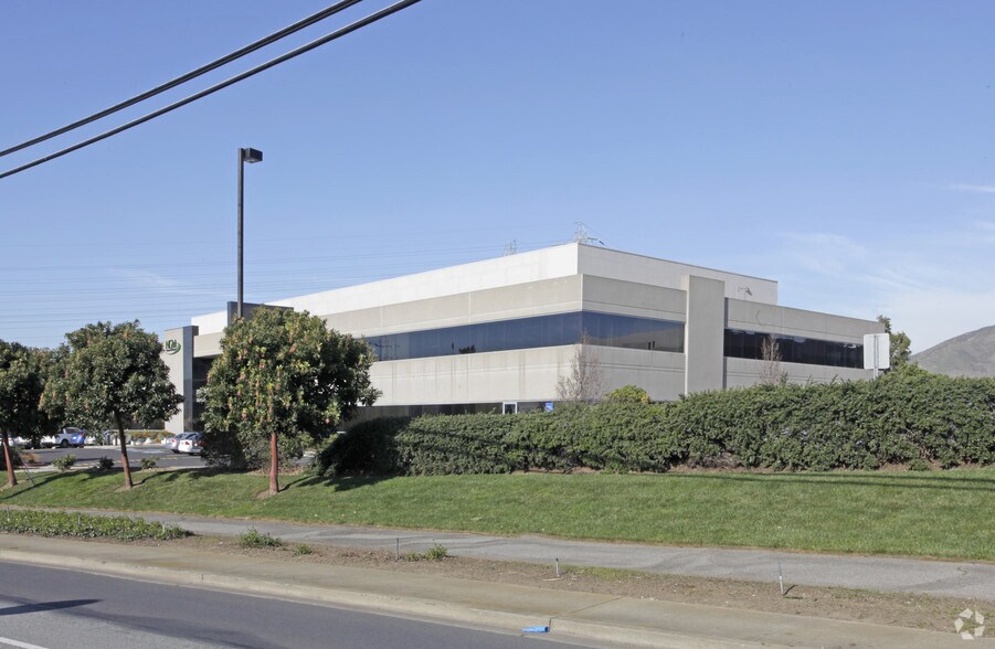 630 Gateway Blvd, South San Francisco, CA à louer - Photo de l’immeuble – Image 3 sur 5