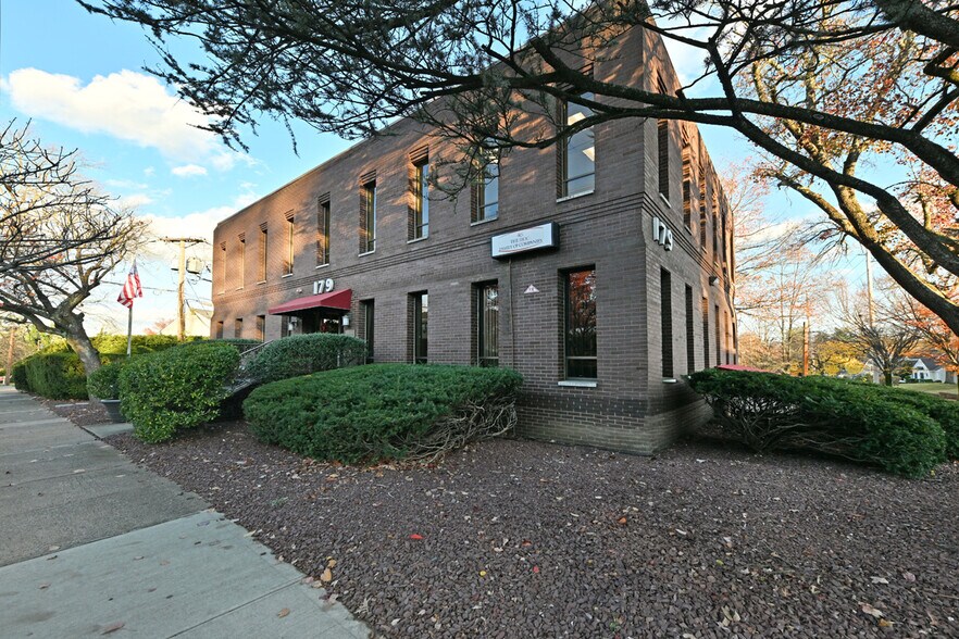 179 S Maple Ave, Ridgewood, NJ à vendre - Photo de l’immeuble – Image 3 sur 40