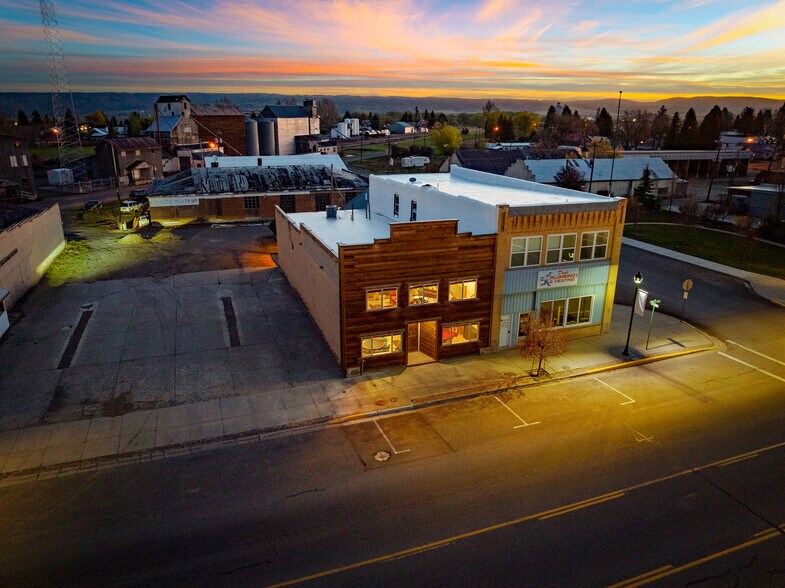 417 Main St, Ashton, ID à vendre - Photo de l’immeuble – Image 2 sur 85