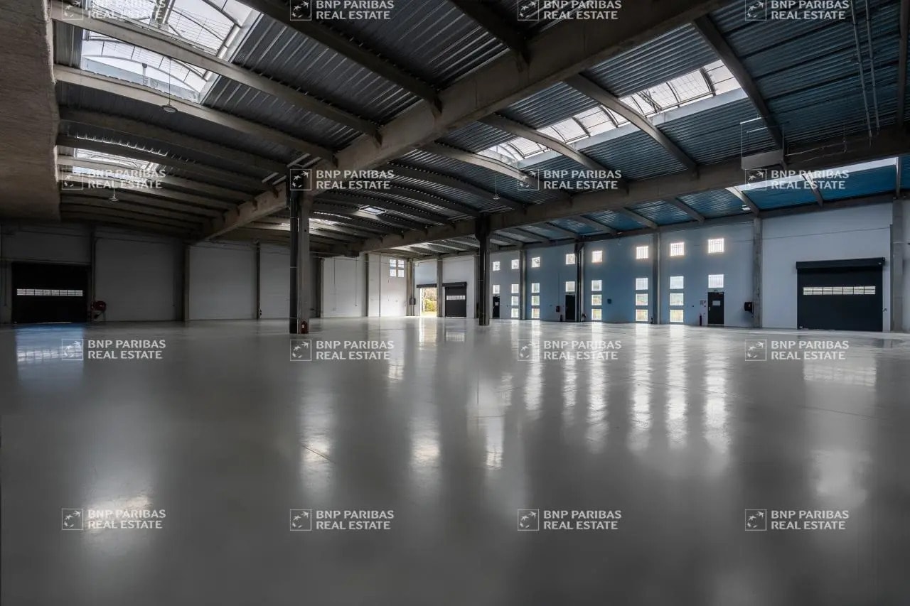 Local d'activités dans Croissy-Beaubourg à vendre Photo de l’immeuble– Image 1 sur 7