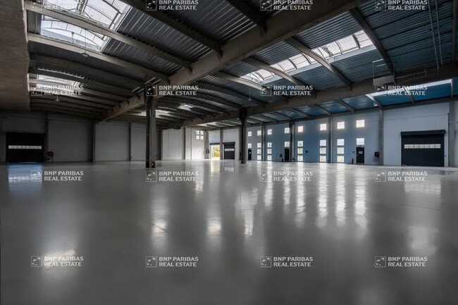 Plus de détails pour Local d’activités à vendre