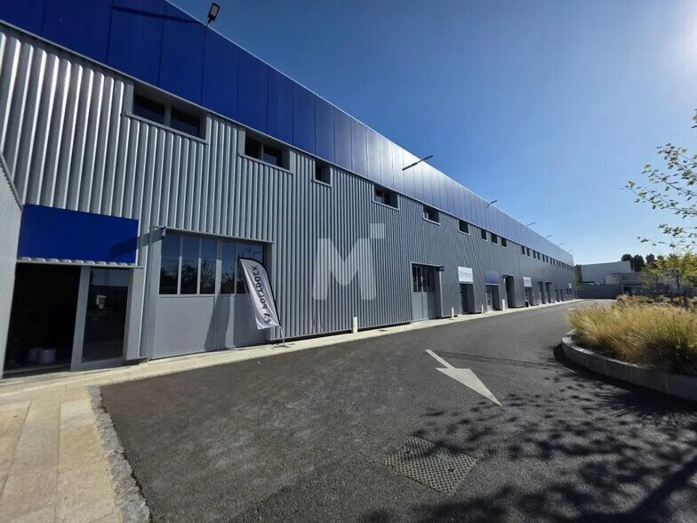 Bureau dans Vaux-le-Pénil à louer - Photo de l’immeuble – Image 3 sur 12