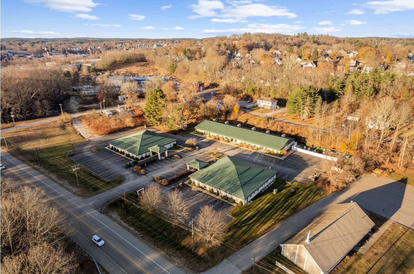 35-39 Kennedy Dr, Putnam, CT à louer Photo principale– Image 1 sur 8