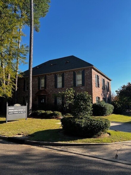 741 Avignon Dr, Ridgeland, MS à vendre - Photo de l’immeuble – Image 2 sur 3