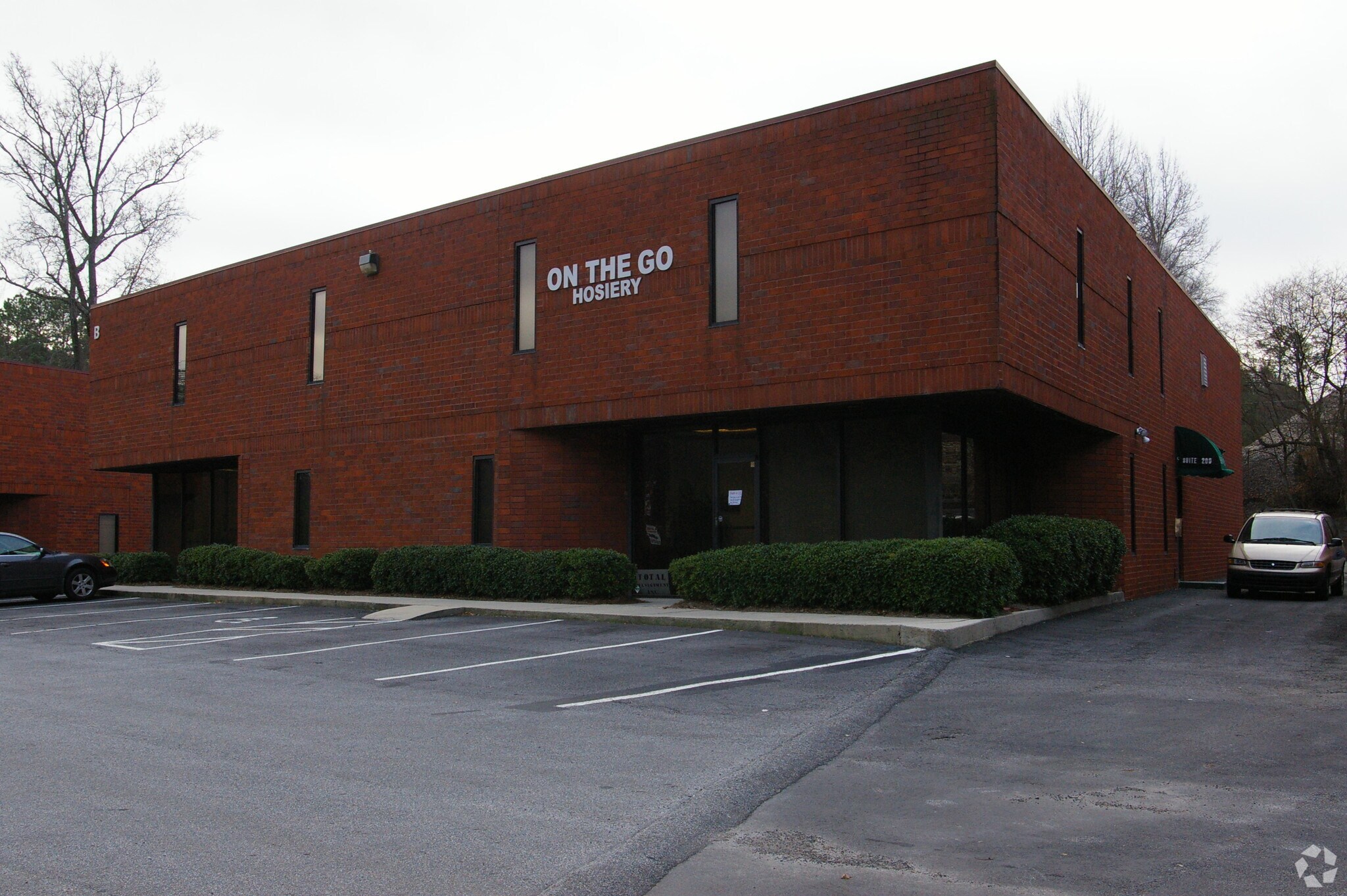 4264 Winters Chapel Rd, Atlanta, GA à louer Photo de l’immeuble– Image 1 sur 4