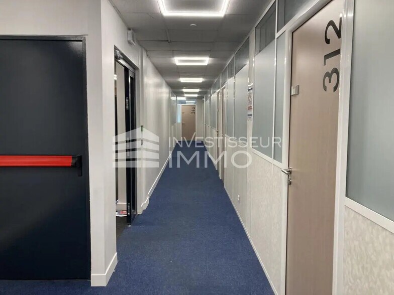 Bureau dans Rueil-Malmaison à vendre - Photo de l’immeuble – Image 3 sur 4