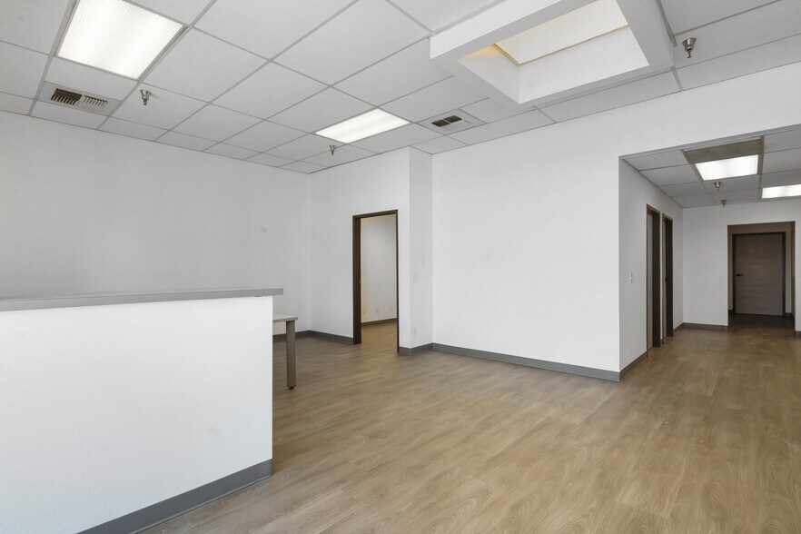 6801 McDivitt Dr, Bakersfield, CA à louer - Photo de l’immeuble – Image 3 sur 8