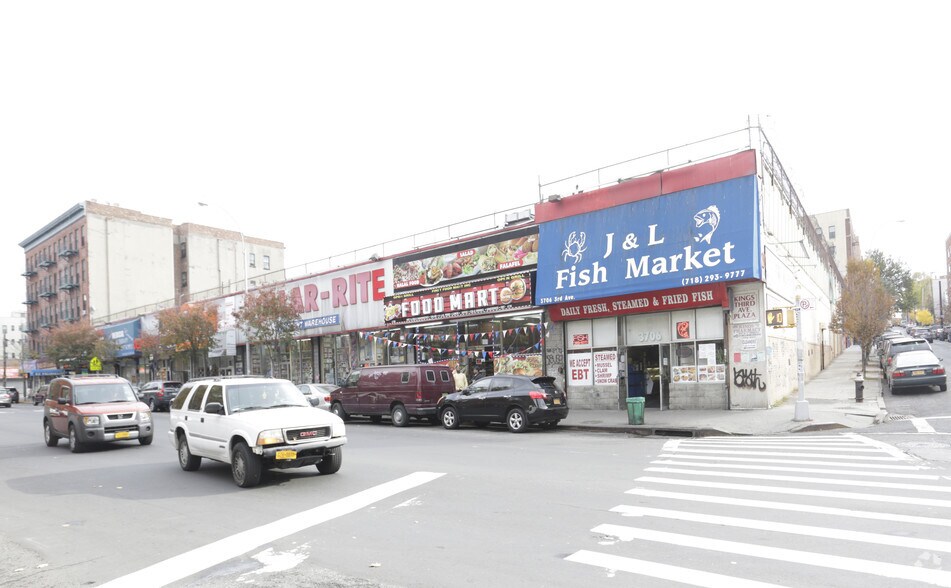 3706 3rd Ave, Bronx, NY à louer - Photo principale – Image 1 sur 2