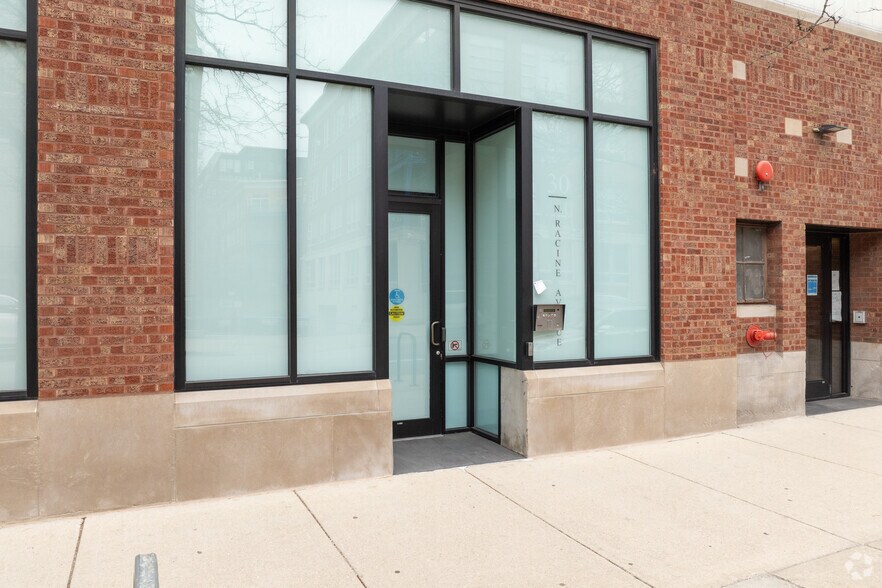 30 N Racine Ave, Chicago, IL à louer - Photo de l’immeuble – Image 3 sur 6