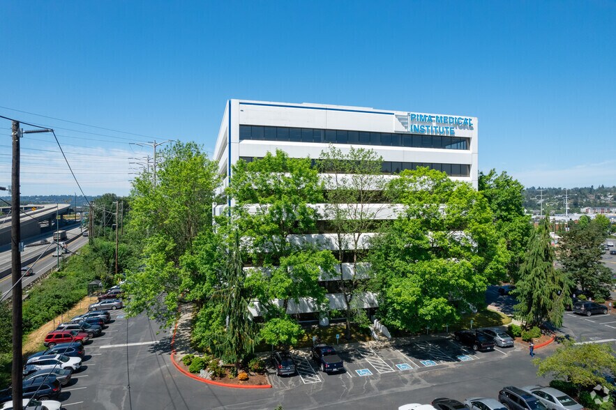 555 S Renton Village Pl, Renton, WA à louer - Photo de l’immeuble – Image 2 sur 7