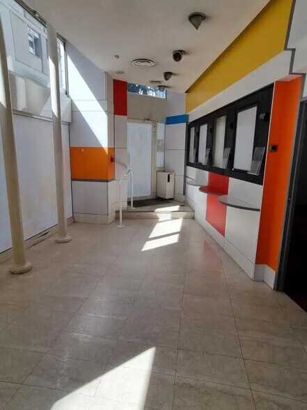 Local commercial dans Nantes à louer - Hall d’entrée – Image 2 sur 3