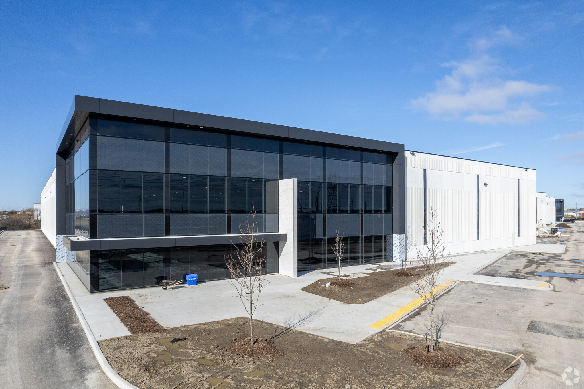 9151 Huntington Rd, Vaughan, ON à louer Photo principale– Image 1 sur 4