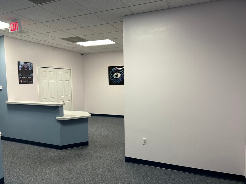 214 Pasadena Ave S, Saint Petersburg, FL à louer - Photo intérieure – Image 3 sur 18