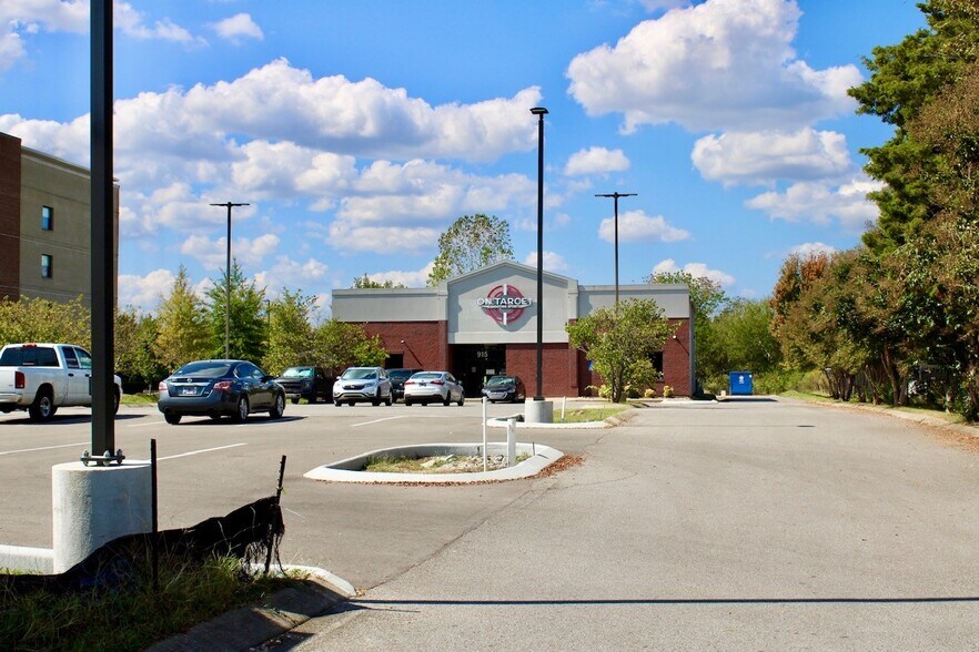 915 N Thompson Ln, Murfreesboro, TN à vendre - Photo de l’immeuble – Image 1 sur 3