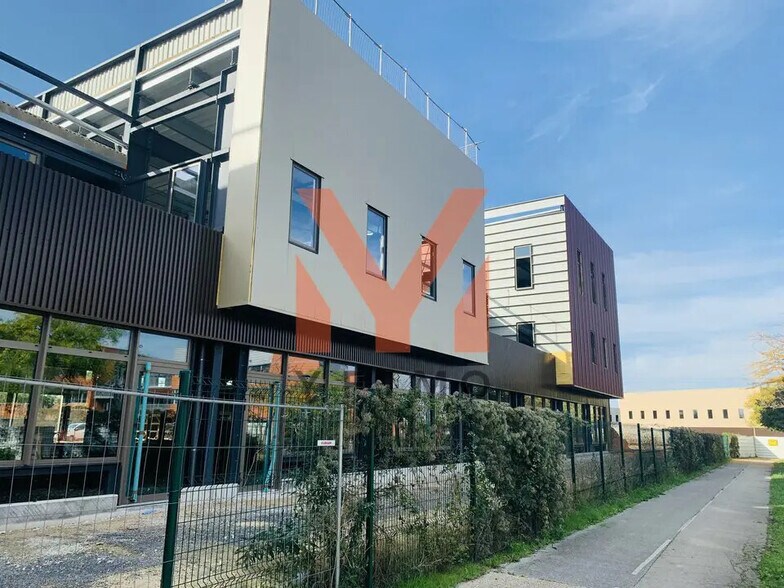 Local d’activités dans Gennevilliers à louer - Photo de l’immeuble – Image 1 sur 5