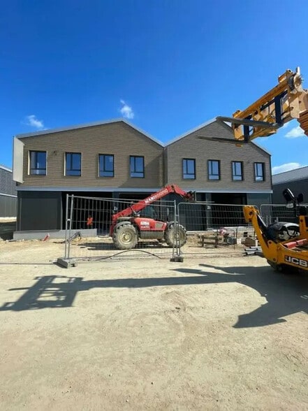 Local d’activités dans Groslay à louer - Photo de la construction – Image 2 sur 7