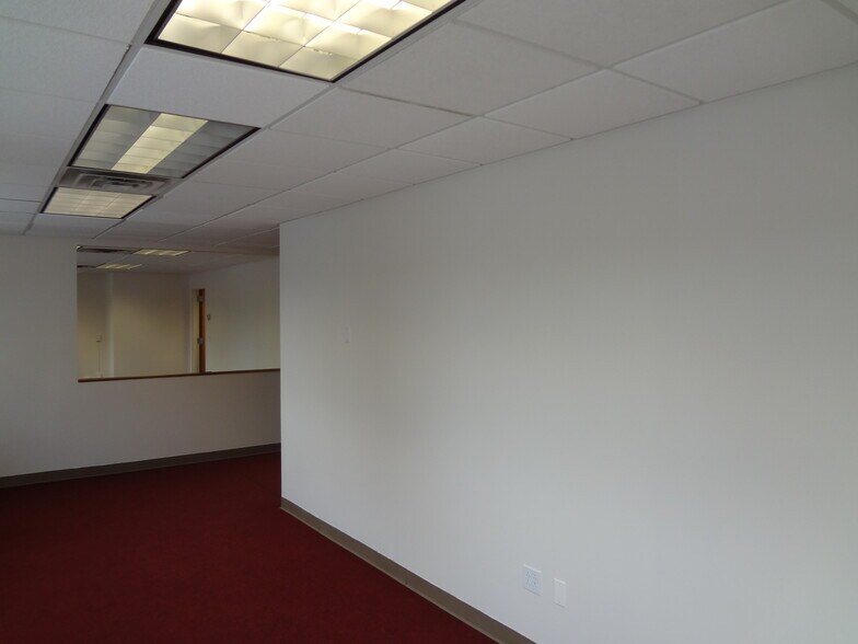 77 Lafayette Ave, White Plains, NY à louer - Photo de l’immeuble – Image 2 sur 18