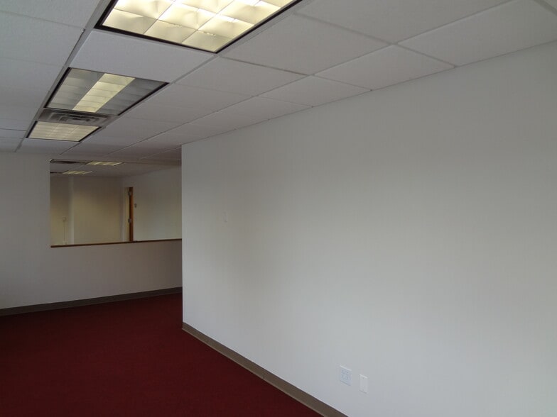 77 Lafayette Ave, White Plains, NY à louer - Photo intérieure – Image 2 sur 18