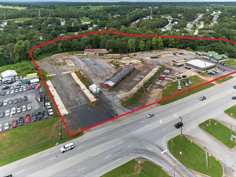 13430 Wade Hampton blvd, Greer, SC à vendre - Photo de l’immeuble – Image 2 sur 14