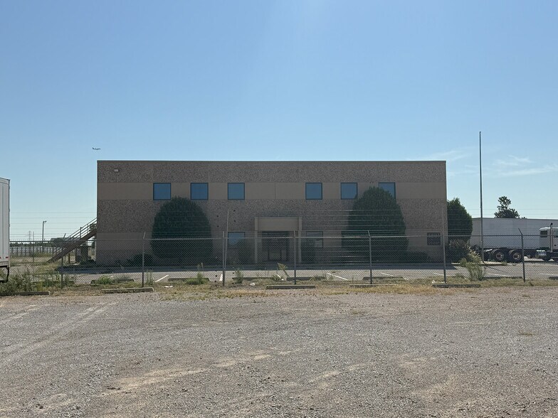 5801 SW 11th St, Oklahoma City, OK à louer - Photo de l’immeuble – Image 3 sur 17