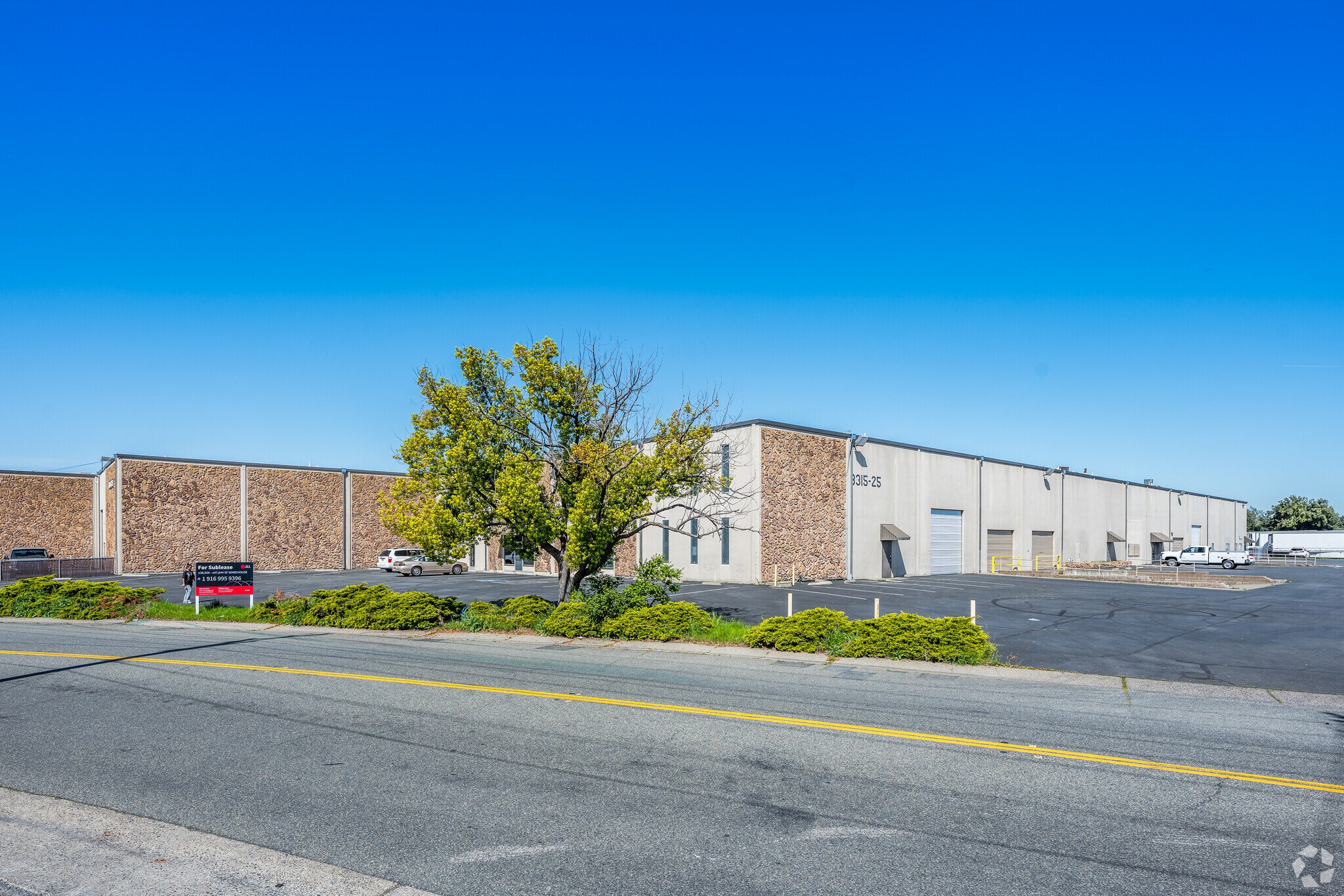 3301-3325 Orange Grove Ave, North Hghlds, North Highlands, CA à louer Photo de l’immeuble– Image 1 sur 8