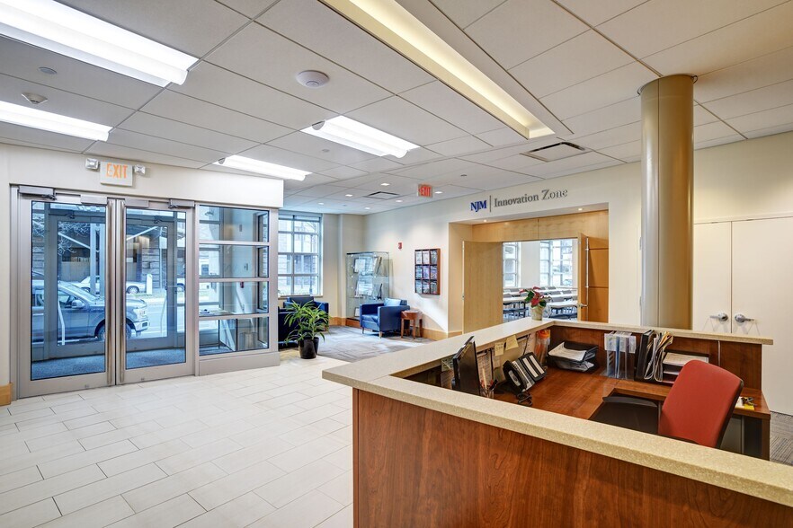 10 W Lafayette St, Trenton, NJ à vendre - Photo intérieure – Image 2 sur 13