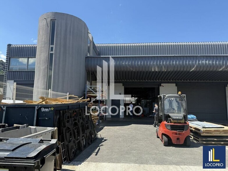 Industriel/Logistique dans Carros à louer - Photo de l’immeuble – Image 3 sur 9