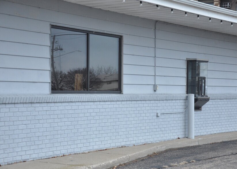 1549 E Broadway St, Monticello, MN à louer - Photo de l’immeuble – Image 1 sur 16