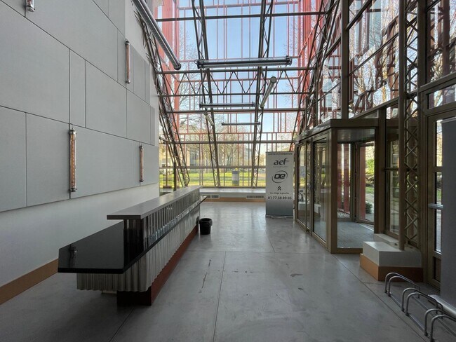 Plus de détails pour 1 Place Des Hauts Tilliers, Gennevilliers - Bureau à louer