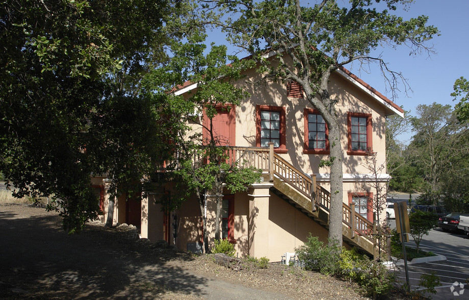 818 Grayson St, Pleasant Hill, CA à louer - Photo de l’immeuble – Image 2 sur 3
