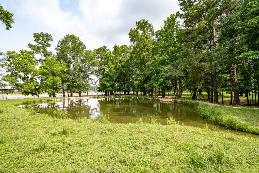 17801 Nonesuch Rd, Conroe, TX à vendre - Photo de l’immeuble – Image 2 sur 12