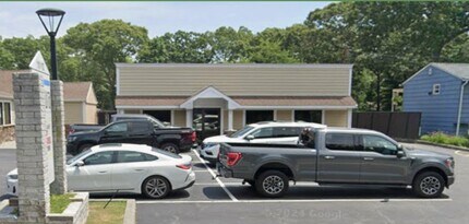 1101 Waverly Ave, Farmingville, NY à louer Photo de l’immeuble– Image 1 sur 2