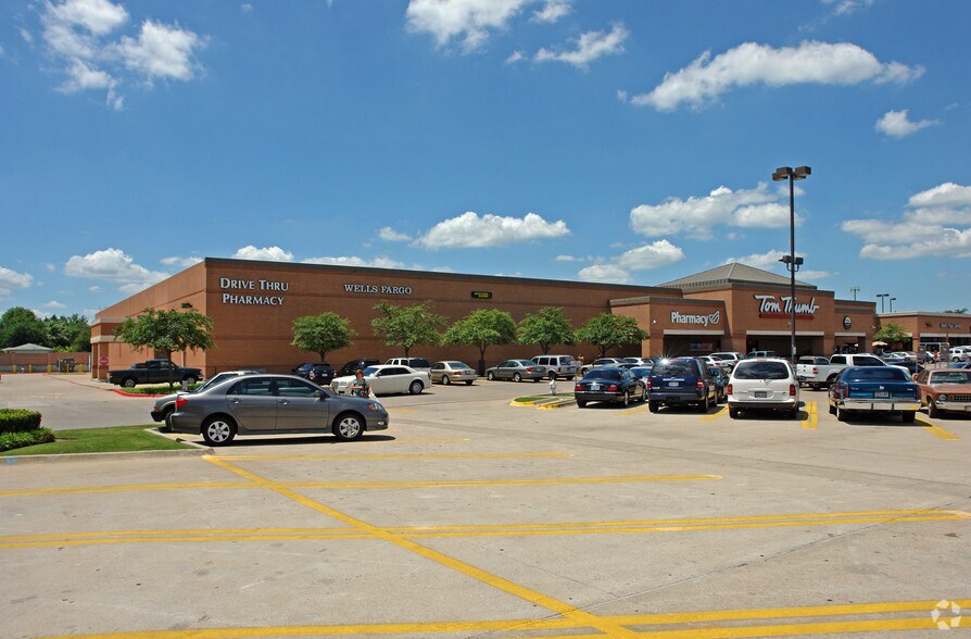 210 E Pleasant Run Rd, DeSoto, TX à louer - Photo de l’immeuble – Image 1 sur 6