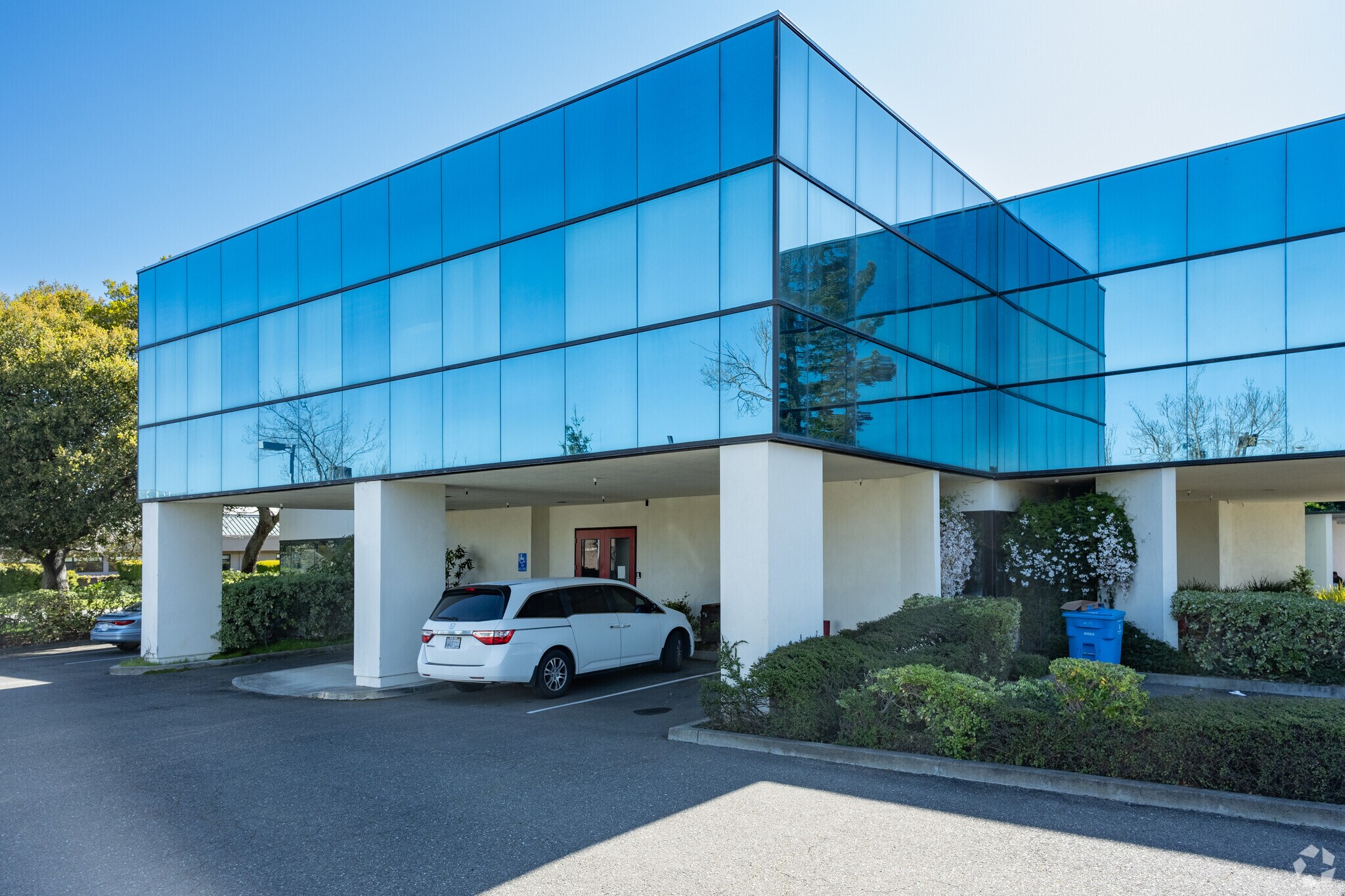 191 Lynch Creek Way, Petaluma, CA à louer Photo principale– Image 1 sur 10