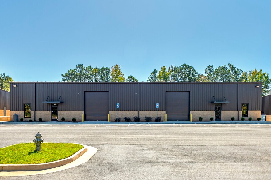 200 Charles Ct, Mcdonough, GA à louer - Photo de l’immeuble – Image 2 sur 4