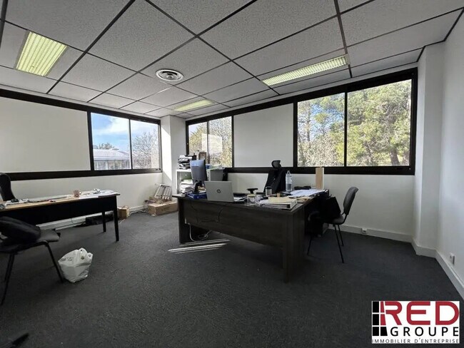 Plus de détails pour Avenue Du Club Hippique, Aix-en-Provence - Bureau à louer