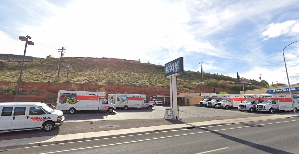 555 N Bluff St, Saint George, UT à louer - Photo de l’immeuble – Image 2 sur 3