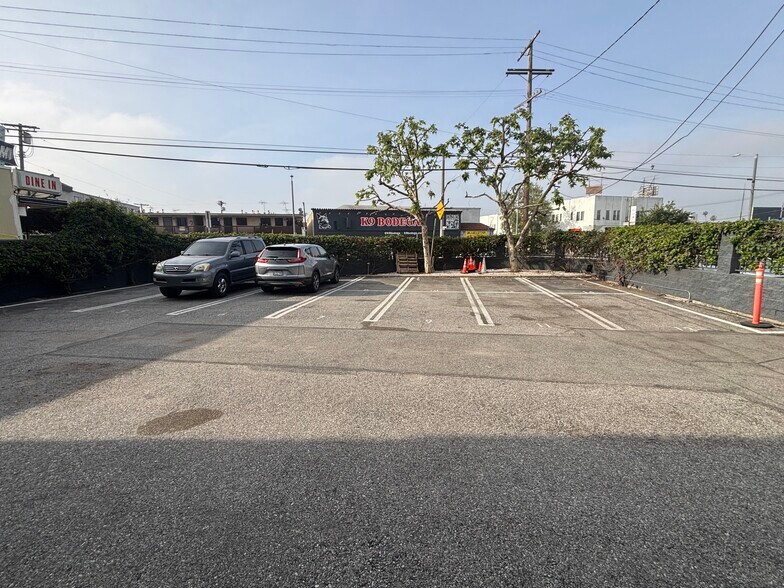 4335 W Adams Blvd, Los Angeles, CA à louer - Photo de l’immeuble – Image 3 sur 4