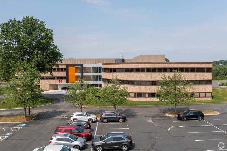 4 Crosby Dr, Bedford, MA à louer - Photo de l’immeuble – Image 2 sur 28