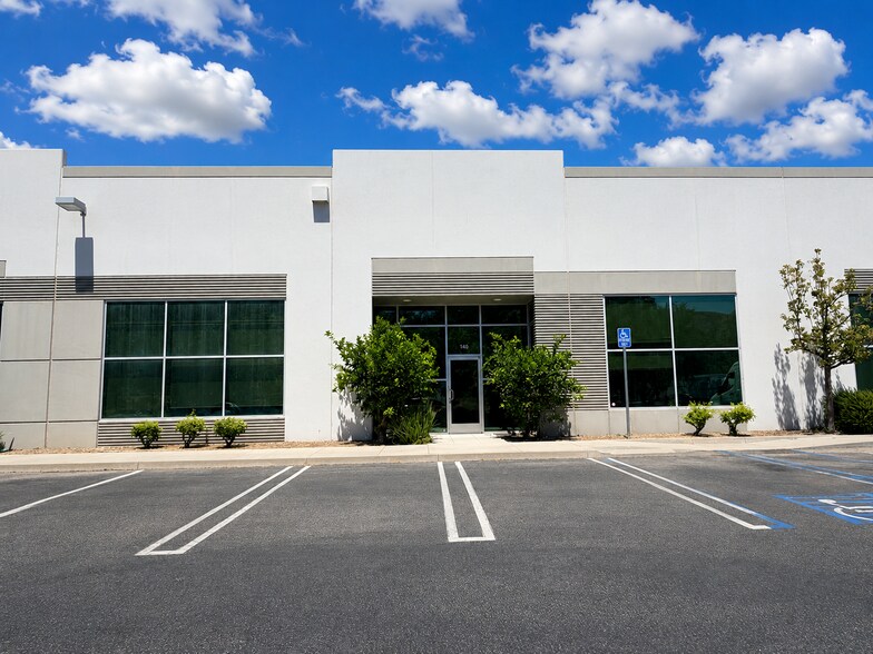 4590 Ish Dr, Simi Valley, CA à louer - Photo de l’immeuble – Image 3 sur 5