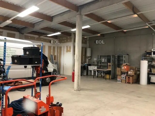 Local d’activités dans Châteauneuf-les-Martigues à louer - Photo de l’immeuble – Image 3 sur 4