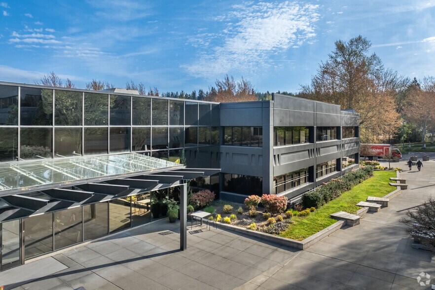 3015 112th Ave NE, Bellevue, WA à louer - Photo de l’immeuble – Image 2 sur 5
