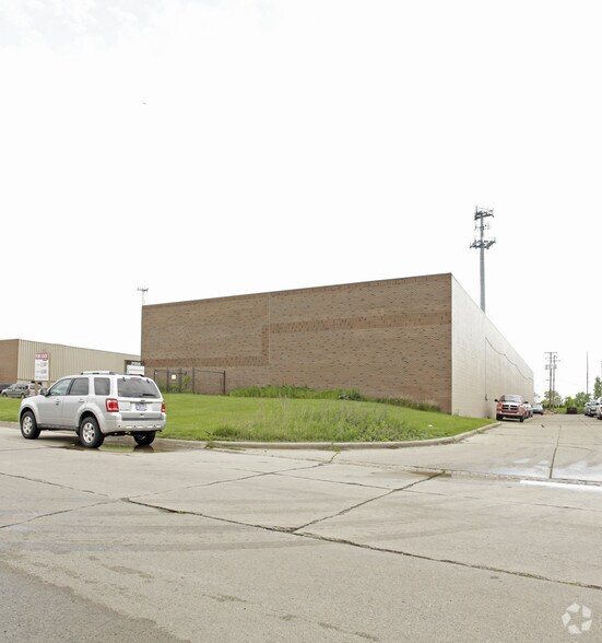 21355 Carlo Dr, Clinton Township, MI à louer - Photo de l’immeuble – Image 3 sur 3